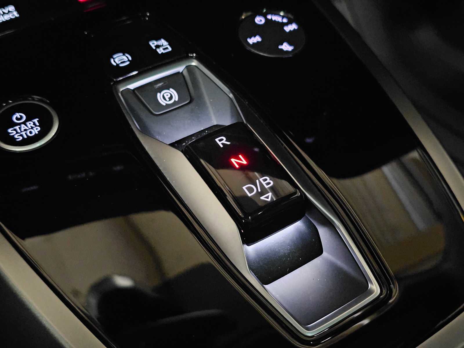 Used 2023 Audi Q4 e-tron Premium Plus w/ Premium Plus image 32