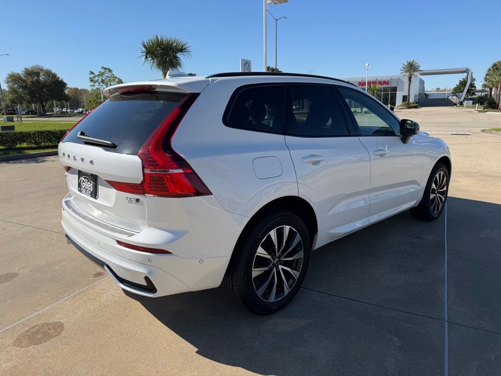 Used 2023 Volvo XC60 B5 Plus w/ Climate Package image 5