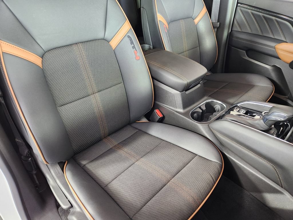 Used 2024 GMC Canyon AT4 w/ Technology Package AWD/4WD image 11