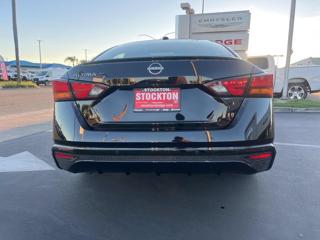 Used 2025 Nissan Altima 2.5 SV FWD image 11
