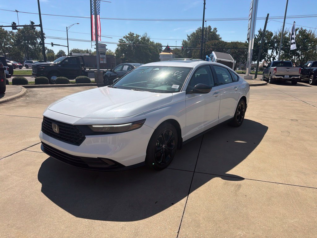 Used 2025 Honda Accord SE image 6