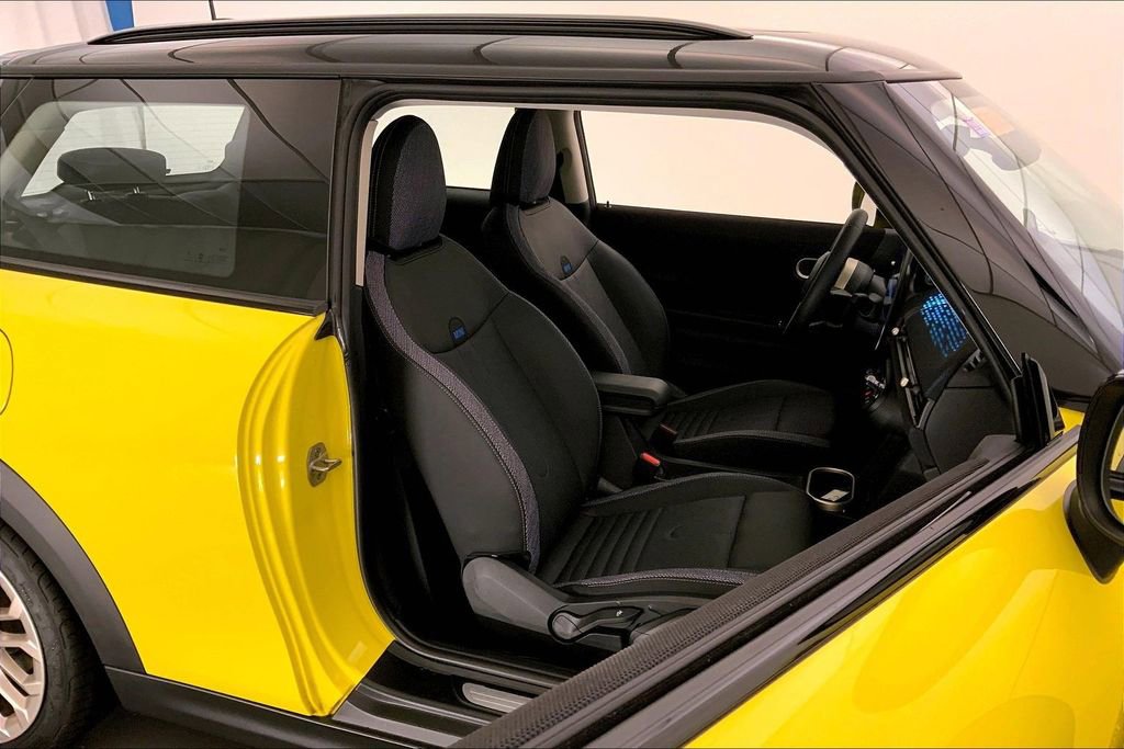 Certified 2025 MINI Cooper S image 6