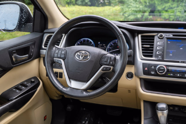 Used 2019 Toyota Highlander Limited FWD image 11
