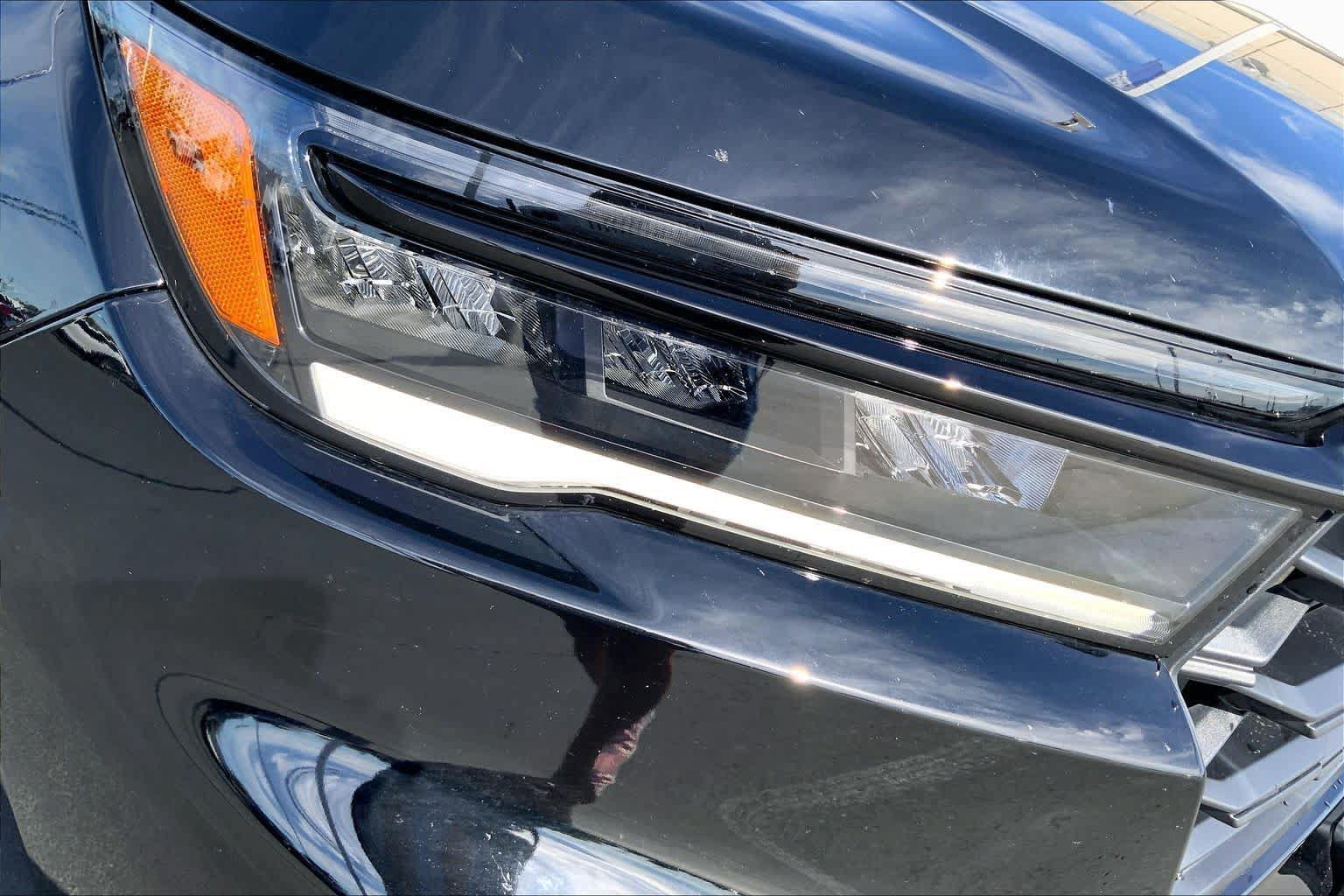 Used 2025 Honda Pilot Sport image 27