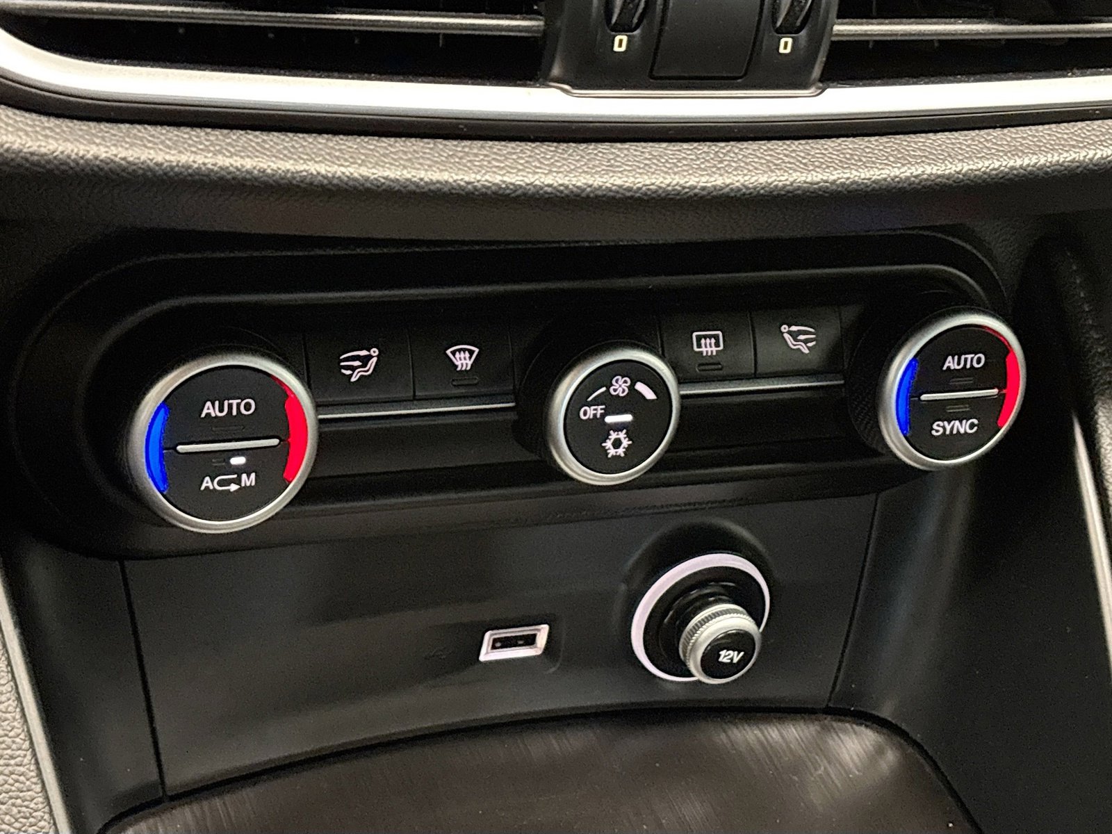 Used 2018 Alfa Romeo Stelvio AWD image 10