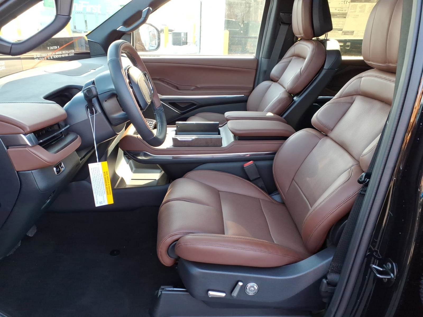 New 2026 Lincoln Navigator L Reserve AWD/4WD image 4