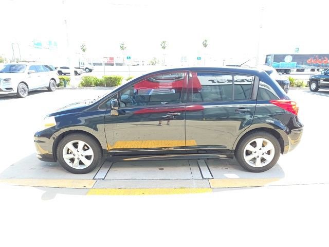 Used 2011 Nissan Versa SL w/ Premium Pkg image 7