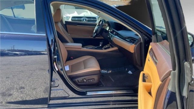 Used 2018 Lexus ES 350 w/ Premier Package image 11