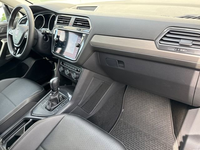 Certified 2021 Volkswagen Tiguan SE w/ Panoramic Sunroof Package image 23