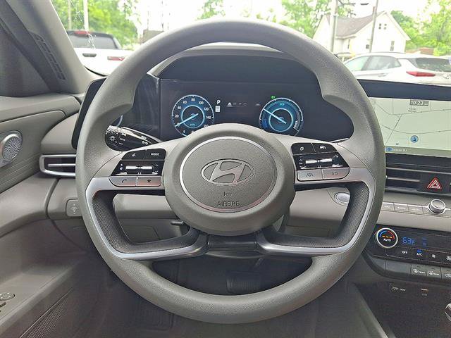 Certified 2024 Hyundai Elantra Blue FWD image 16