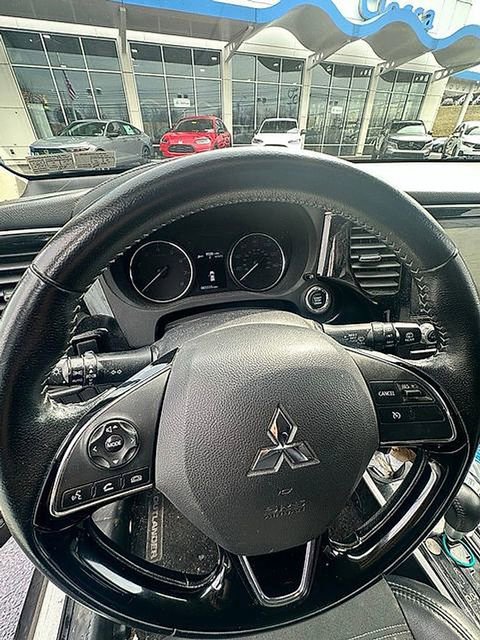 Used 2020 Mitsubishi Outlander SE image 6
