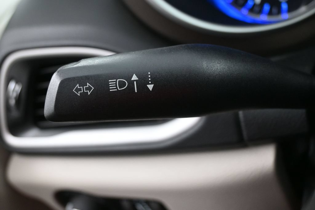 Used 2022 Chrysler Voyager LX FWD image 17