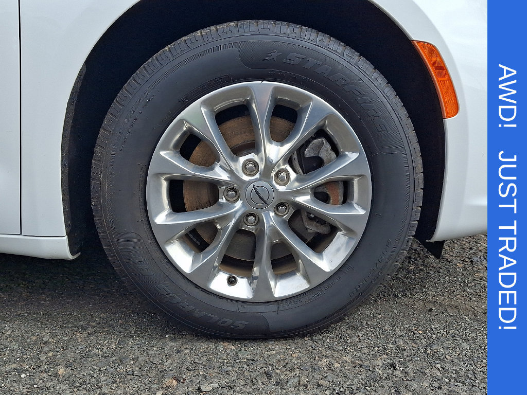 Used 2022 Chrysler Pacifica Touring-L AWD/4WD image 8