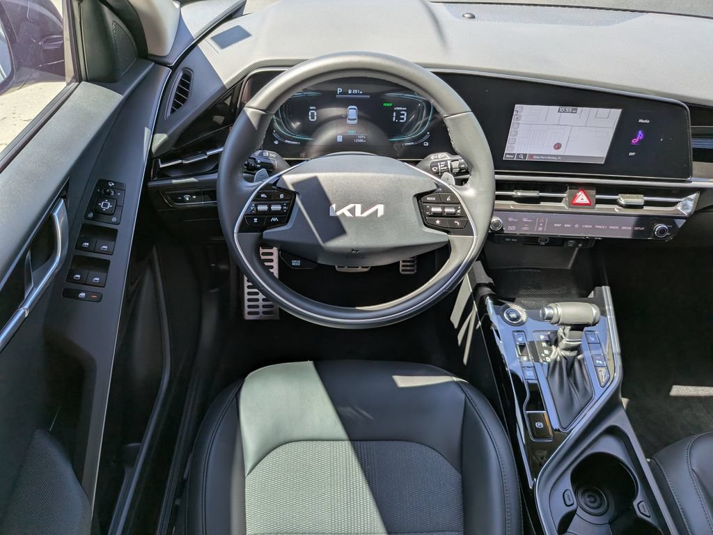 Certified 2025 Kia Niro EX Touring FWD image 15