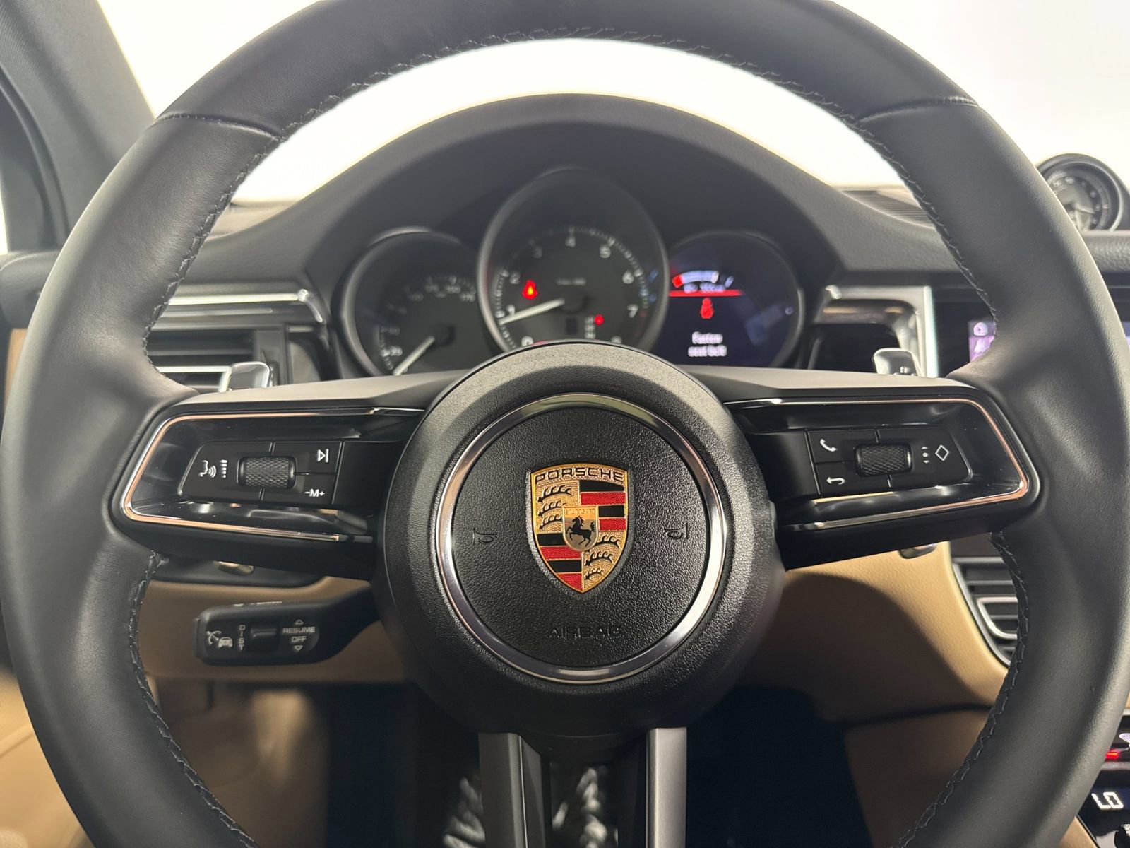 Certified 2025 Porsche Macan image 26