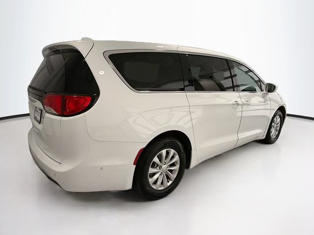 Used 2019 Chrysler Pacifica Touring Plus w/ Advanced Safetytec Group FWD image 7