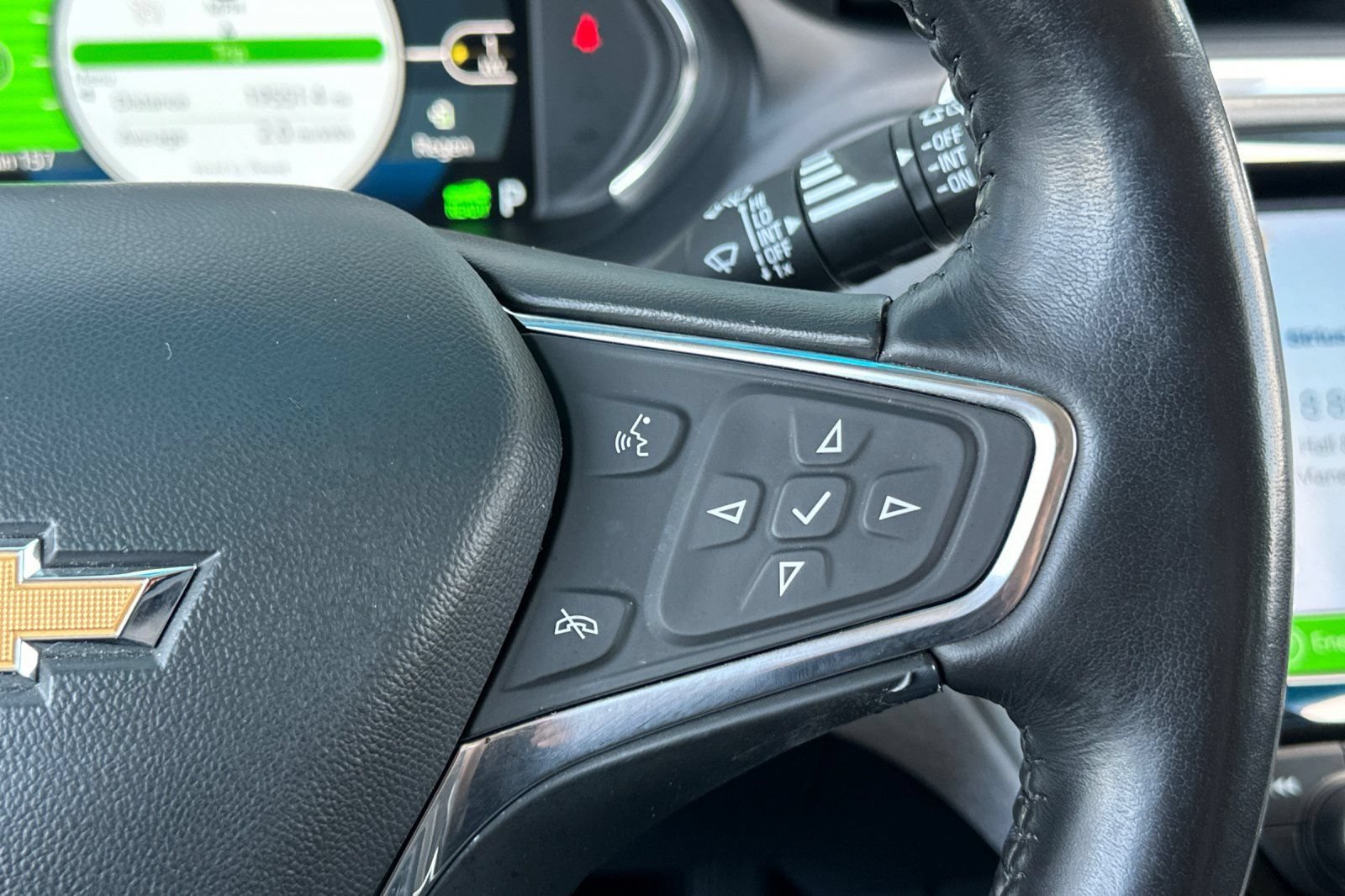 Used 2020 Chevrolet Bolt Premier w/ Infotainment Package FWD image 31