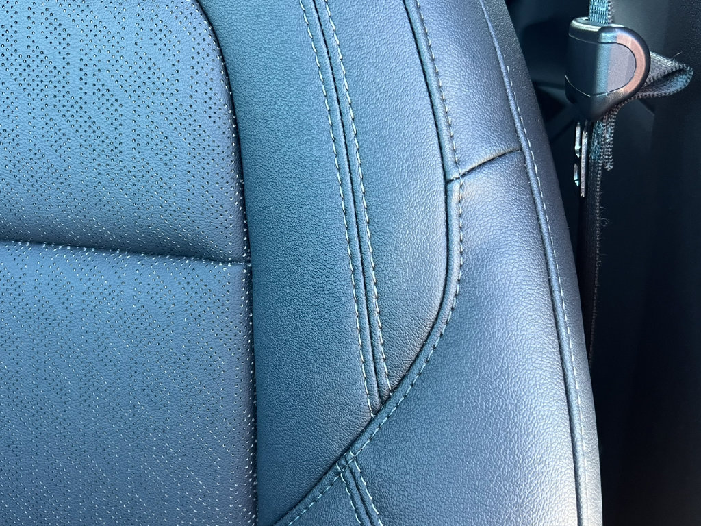Used 2025 Chevrolet Equinox LT w/ Convenience Package II FWD image 12