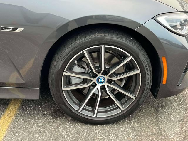 Used 2022 BMW 330e xDrive w/ Driving Assistance Package AWD/4WD image 9