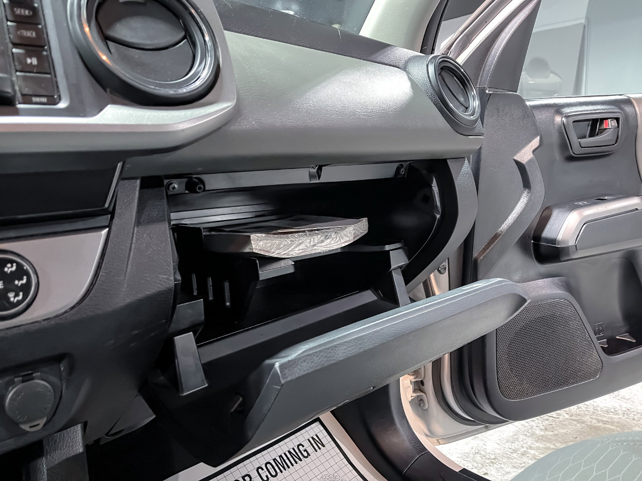 Used 2017 Toyota Tacoma TRD Off-Road image 24