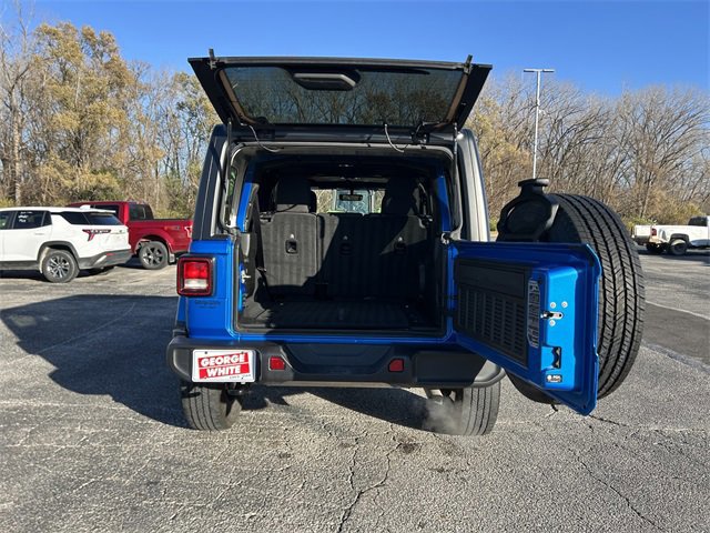 Used 2023 Jeep Wrangler Sahara image 17