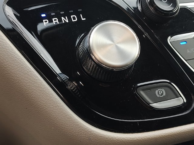 Used 2023 Chrysler Pacifica Touring-L FWD image 19