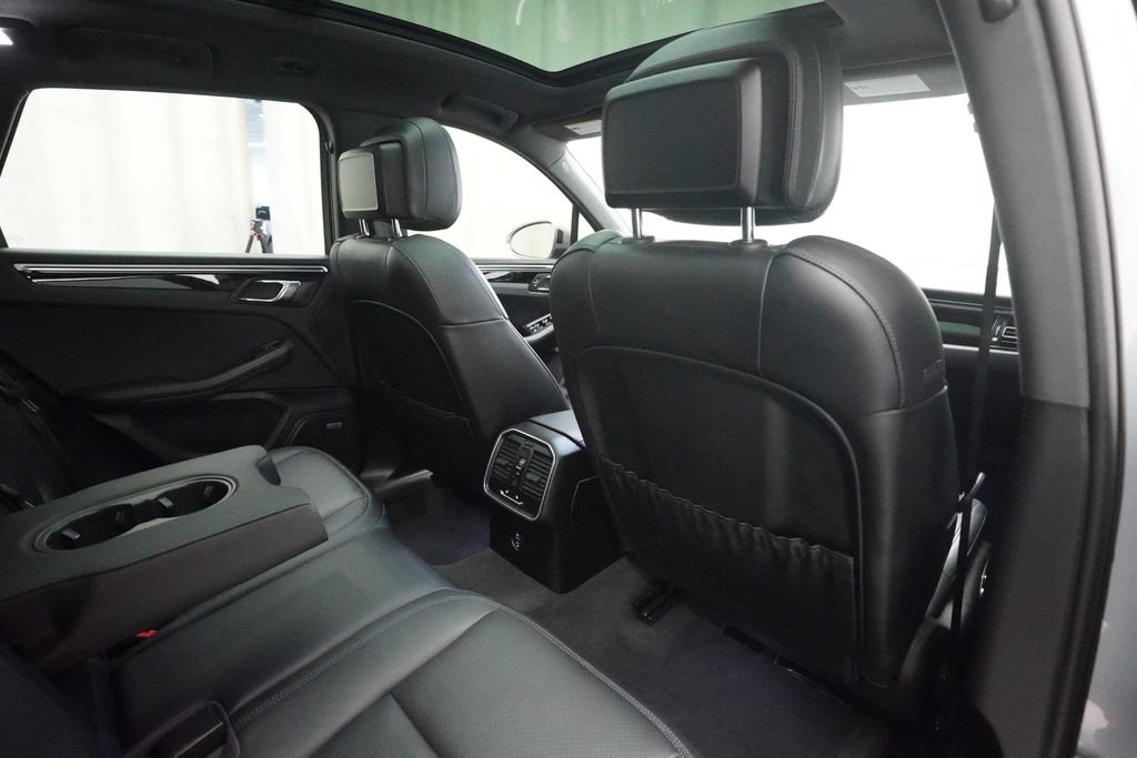 Used 2020 Porsche Macan AWD/4WD image 28