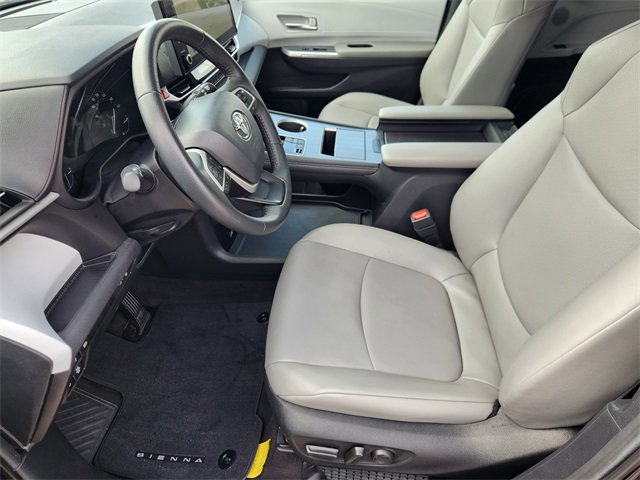 Certified 2025 Toyota Sienna XLE image 13