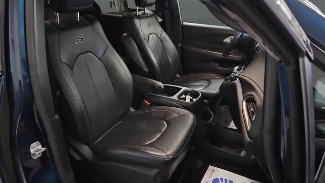 Used 2022 Chrysler Pacifica Touring-L w/ S Appearance Package FWD image 25
