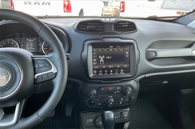 Used 2023 Jeep Renegade Latitude image 6