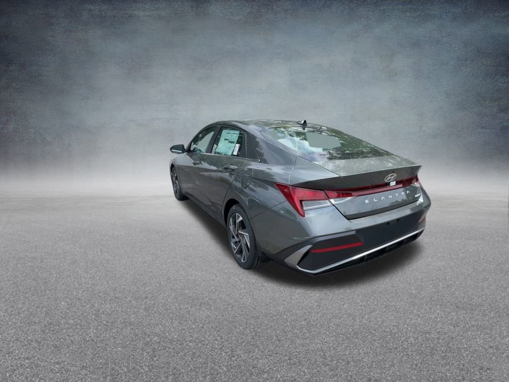 New 2025 Hyundai Elantra Limited image 17