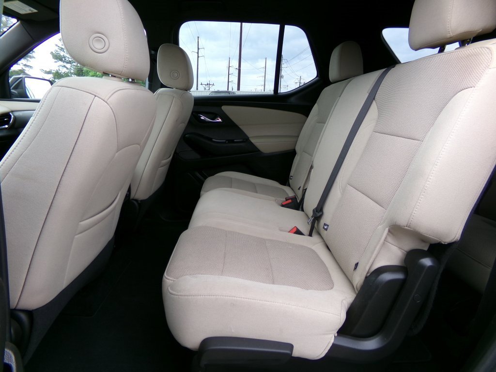 Used 2023 Chevrolet Traverse LS image 8