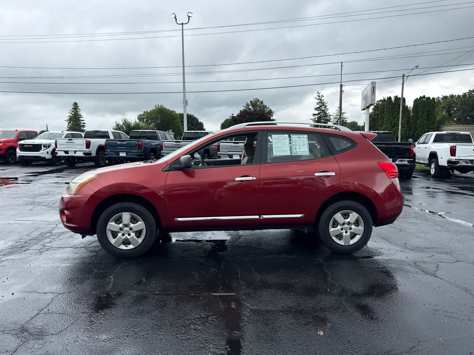Used 2015 Nissan Rogue S w/ Convenience Package AWD/4WD image 2