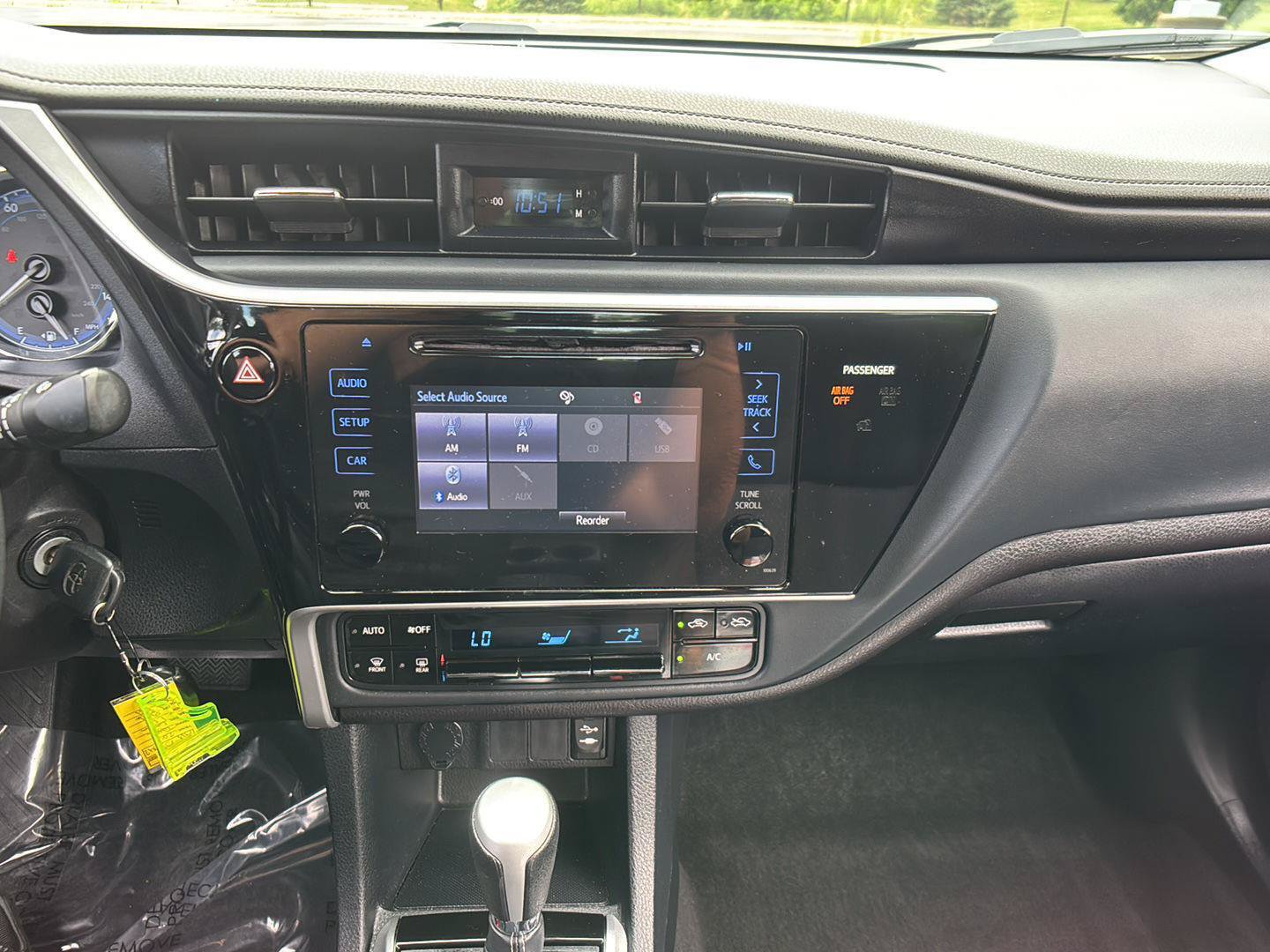 Used 2017 Toyota Corolla LE FWD image 33