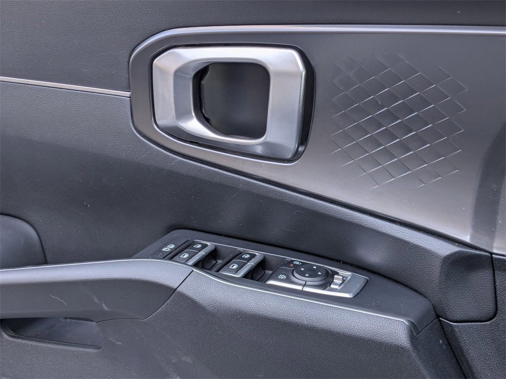 Used 2024 Kia Sorento S image 14