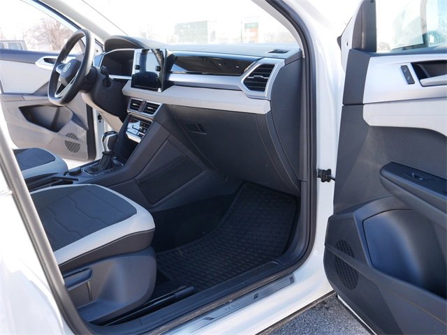 Certified 2025 Volkswagen Taos SE w/ Panoramic Sunroof Package image 20