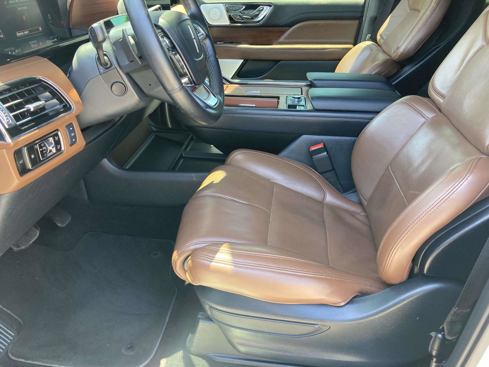 Used 2023 Lincoln Navigator Reserve AWD/4WD image 22