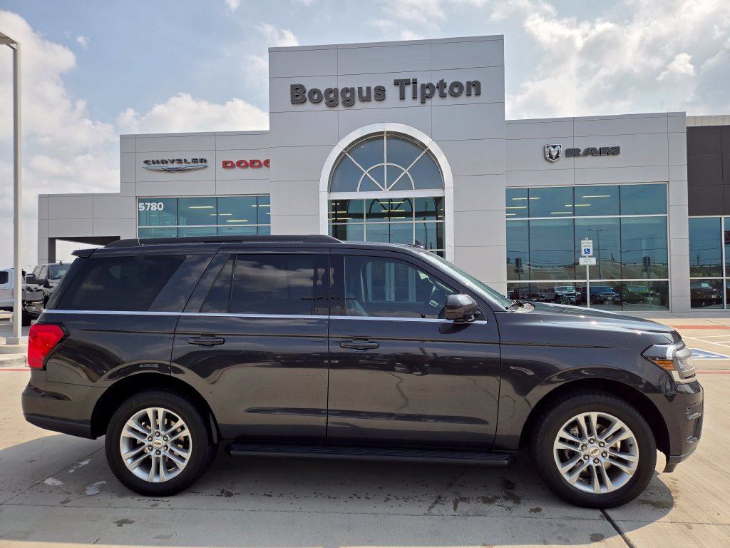 Used 2024 Ford Expedition XLT RWD image 1