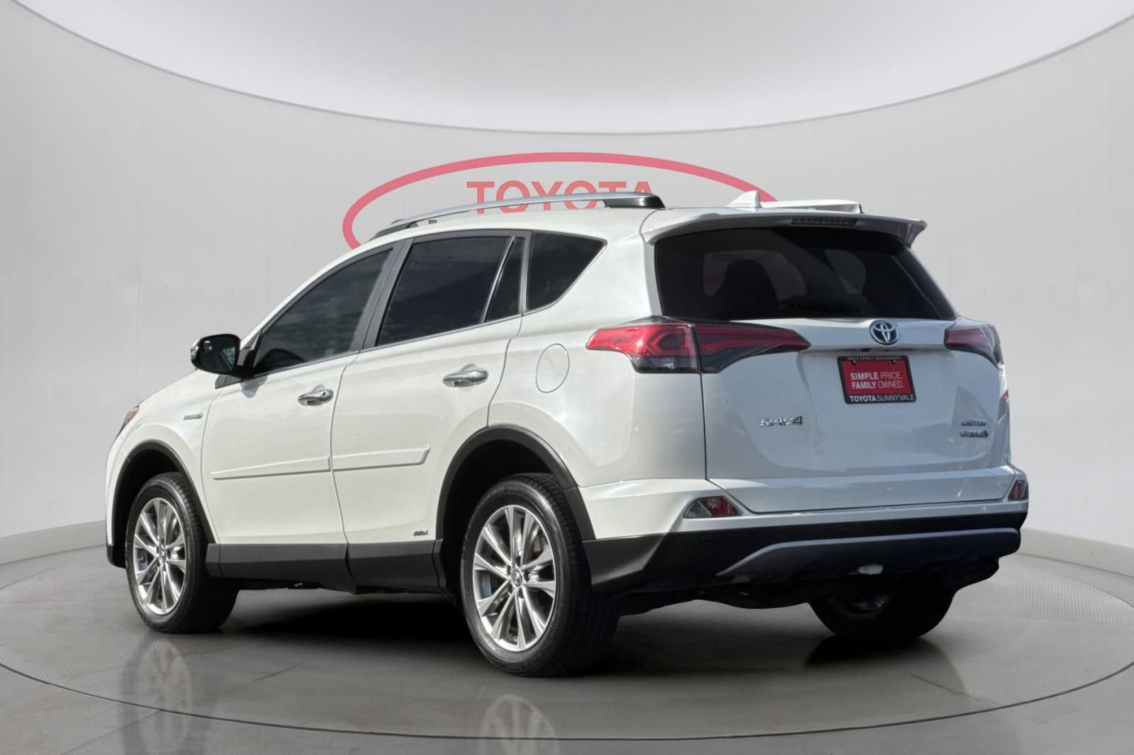 Certified 2018 Toyota RAV4 Limited w/ Advanced Technology Package image 8