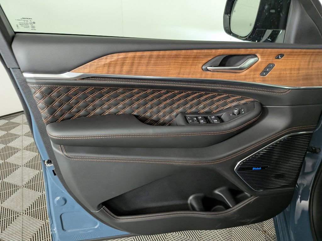 New 2026 Jeep Grand Cherokee Summit AWD/4WD image 14
