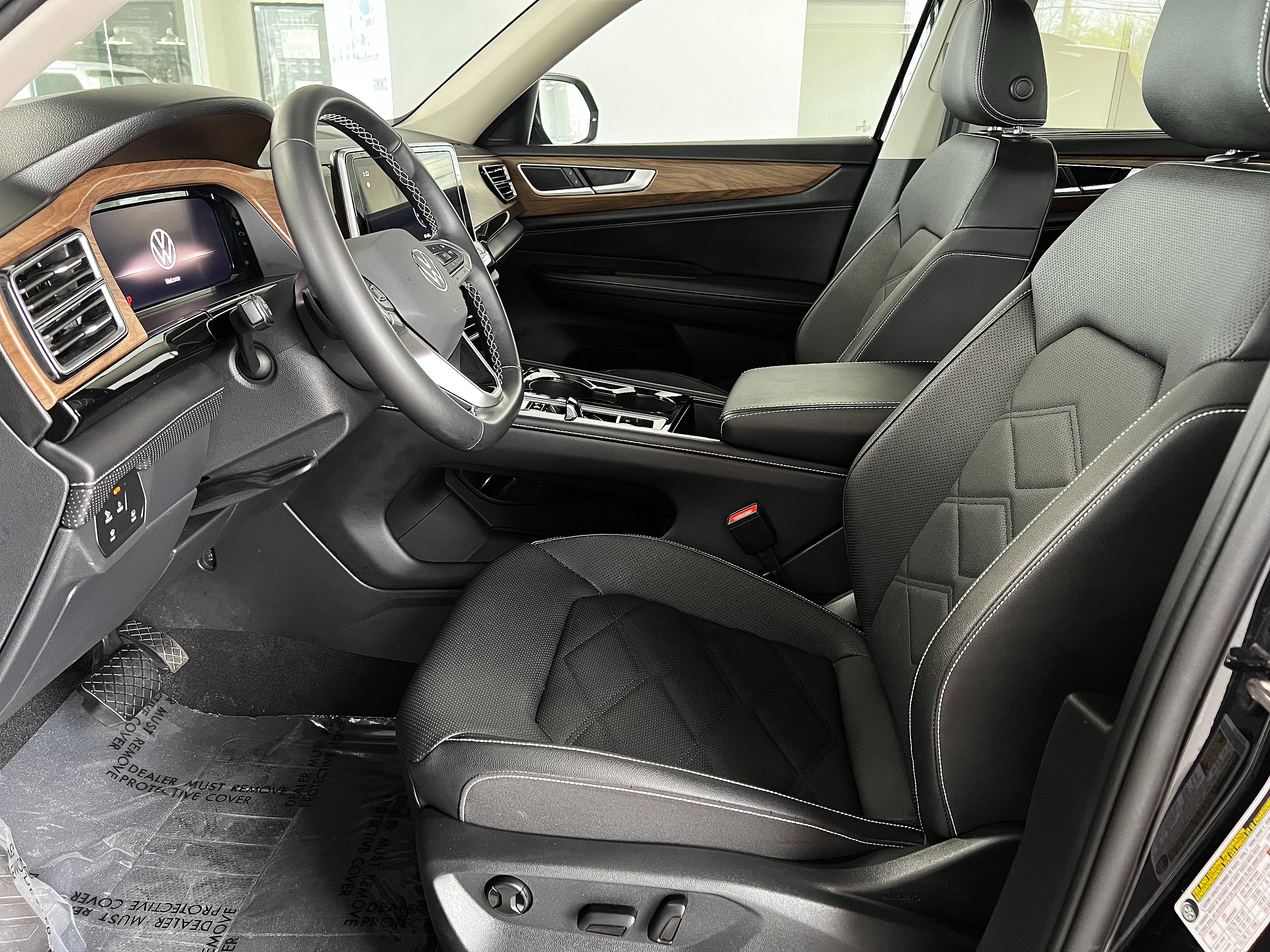 Used 2025 Volkswagen Atlas SE AWD/4WD image 12