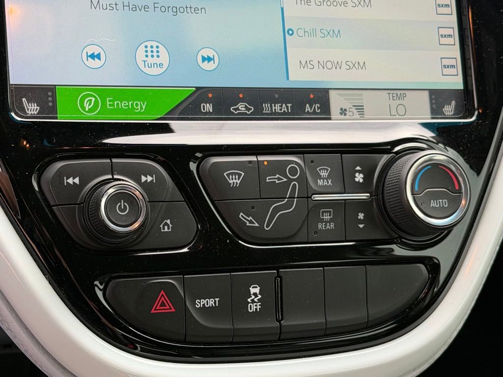 Used 2020 Chevrolet Bolt Premier w/ Infotainment Package FWD image 18