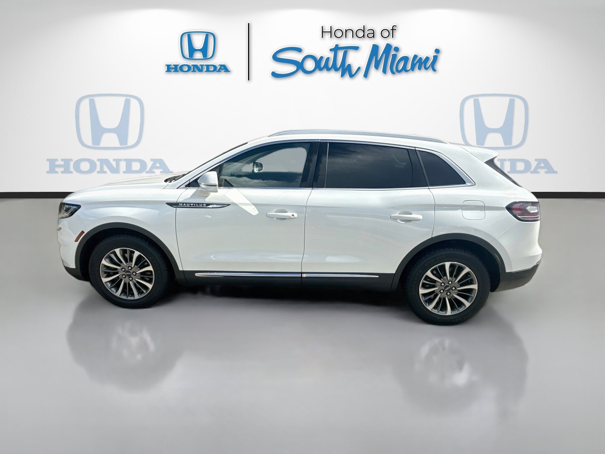 Used 2023 Lincoln Nautilus AWD w/ Premium Package image 4