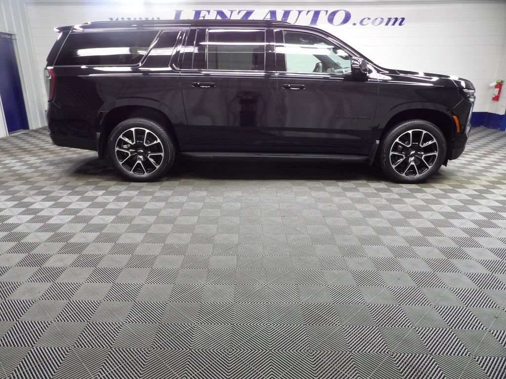 Used 2026 Chevrolet Suburban RST w/ Comfort Package AWD/4WD image 2