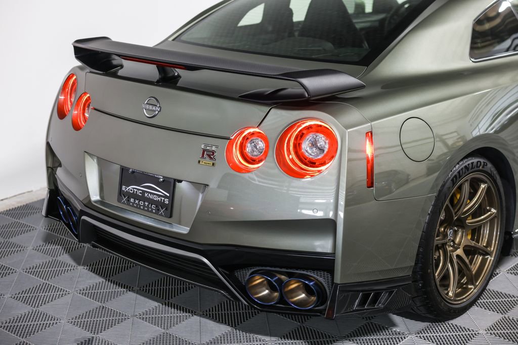 Used 2021 Nissan GT-R Premium image 7