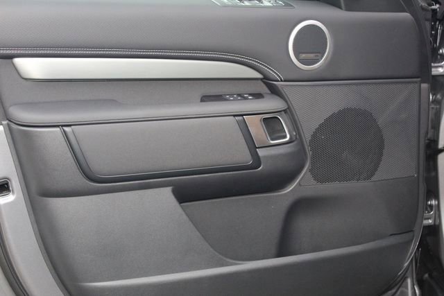 New 2025 Land Rover Discovery Dynamic SE image 21