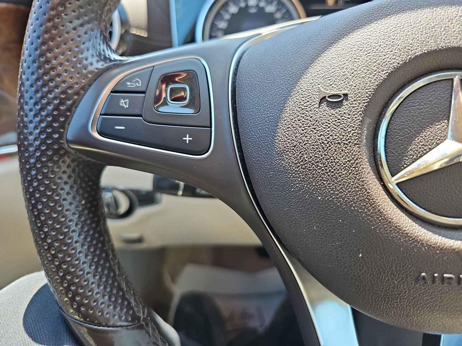 Used 2017 Mercedes-Benz E 300 image 17