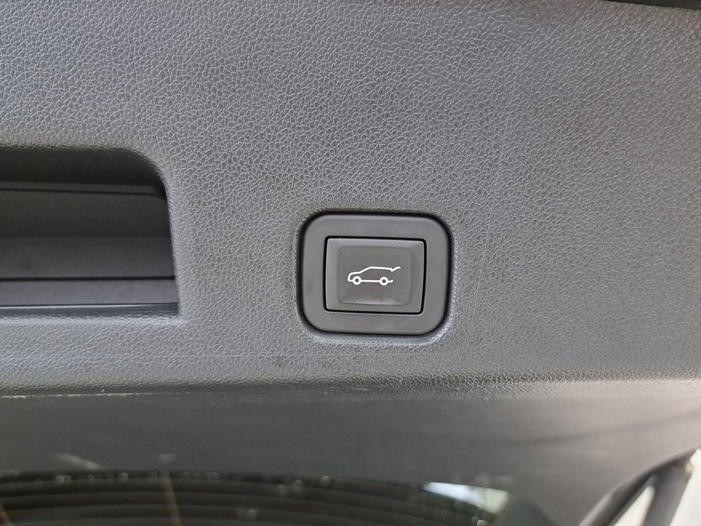 Used 2025 Chevrolet Traverse LT image 33