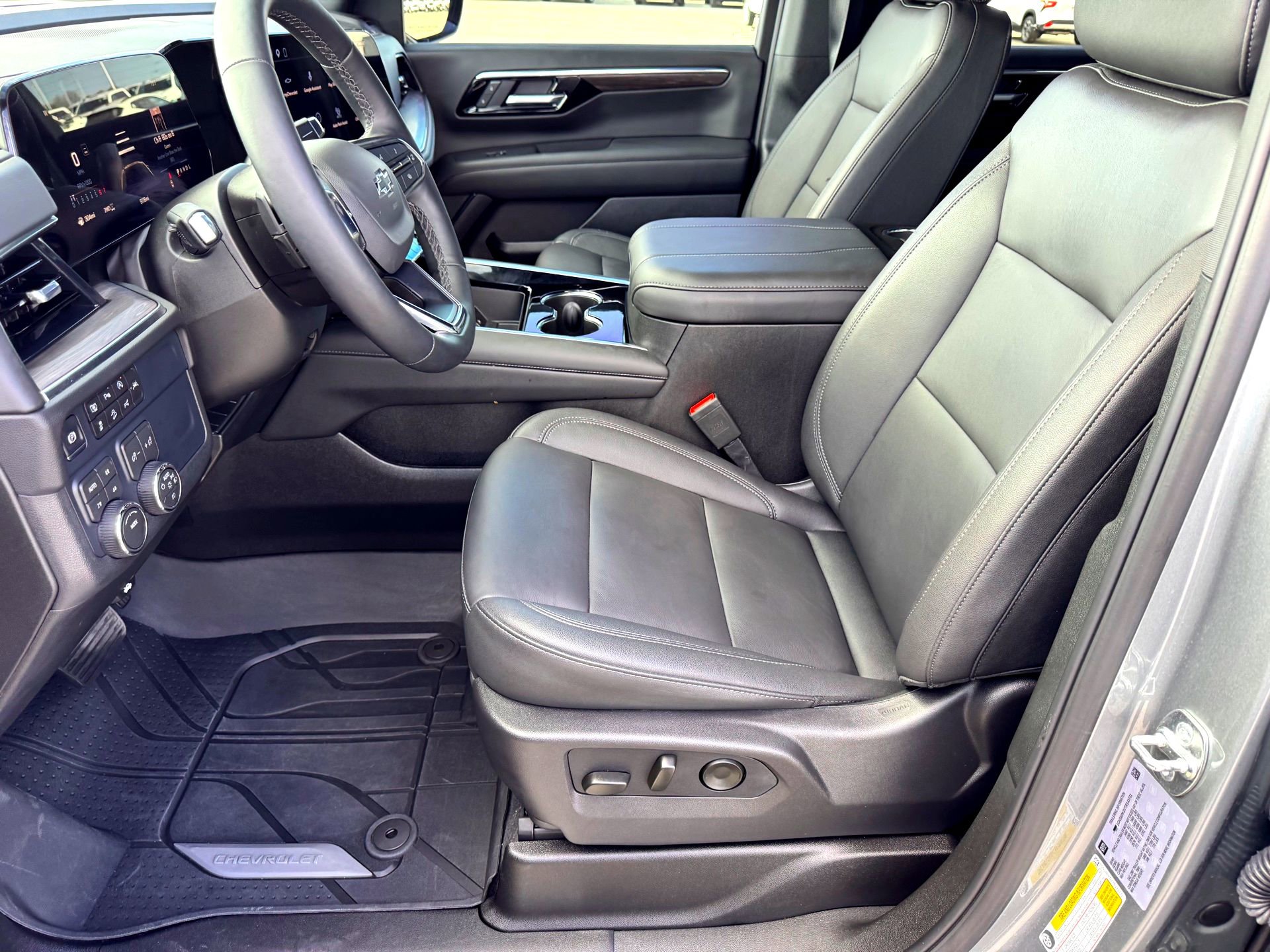 Used 2026 Chevrolet Tahoe Z71 w/ Comfort Package image 12