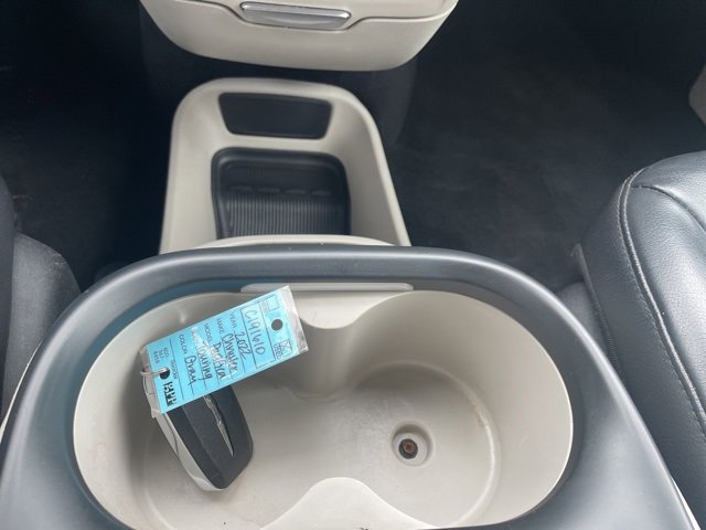 Used 2022 Chrysler Pacifica Touring-L image 30